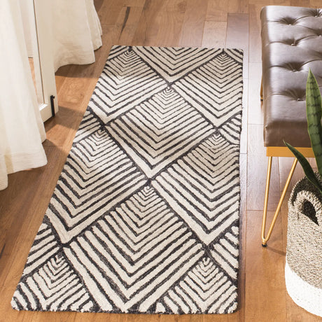 Safavieh Micro-Loop 2'-3" x 7'-0" Rug in Charcoal / Ivory