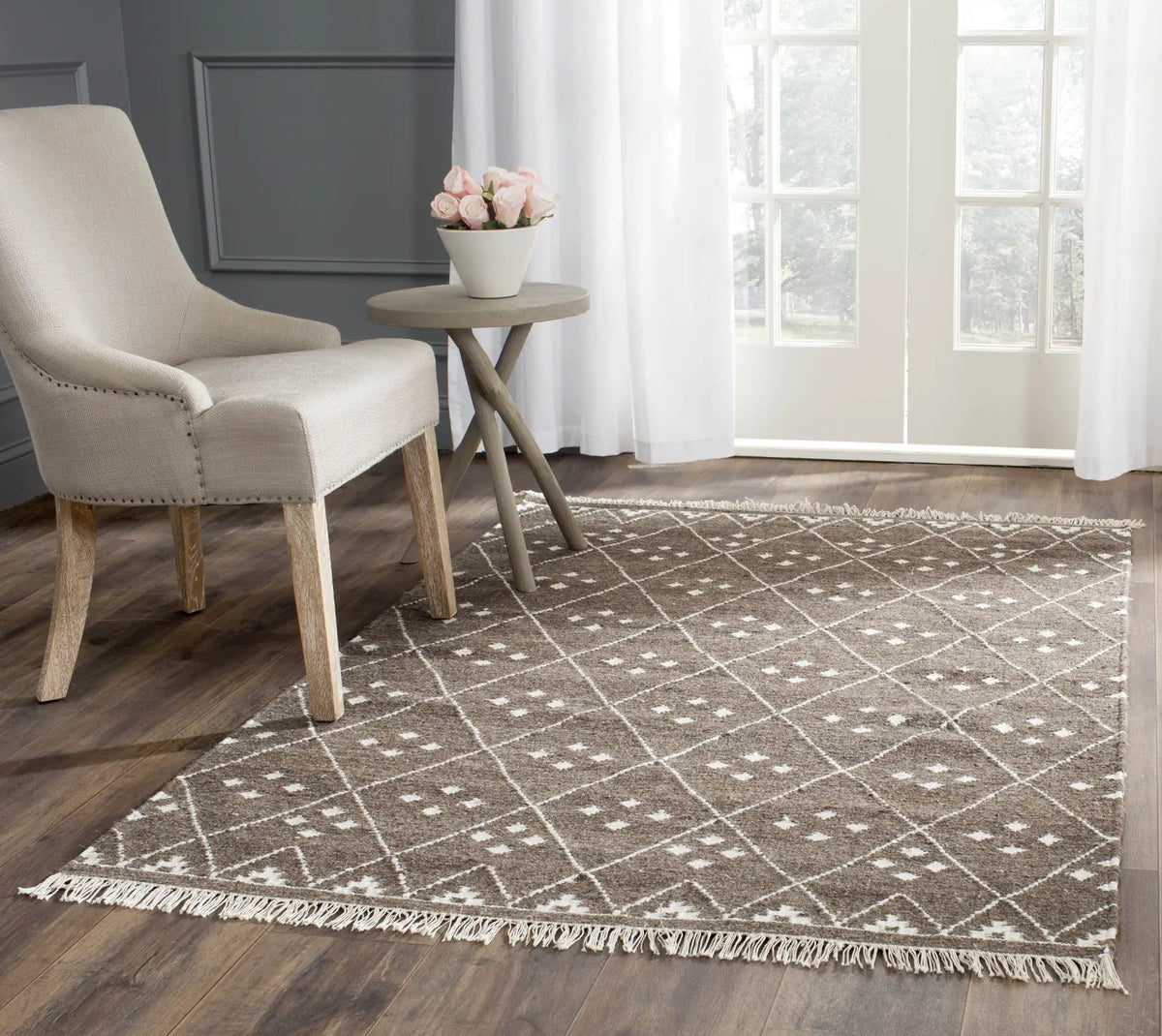Safavieh Natural Kilim 4'-0" x 6'-0" Rug in Brown / Ivory