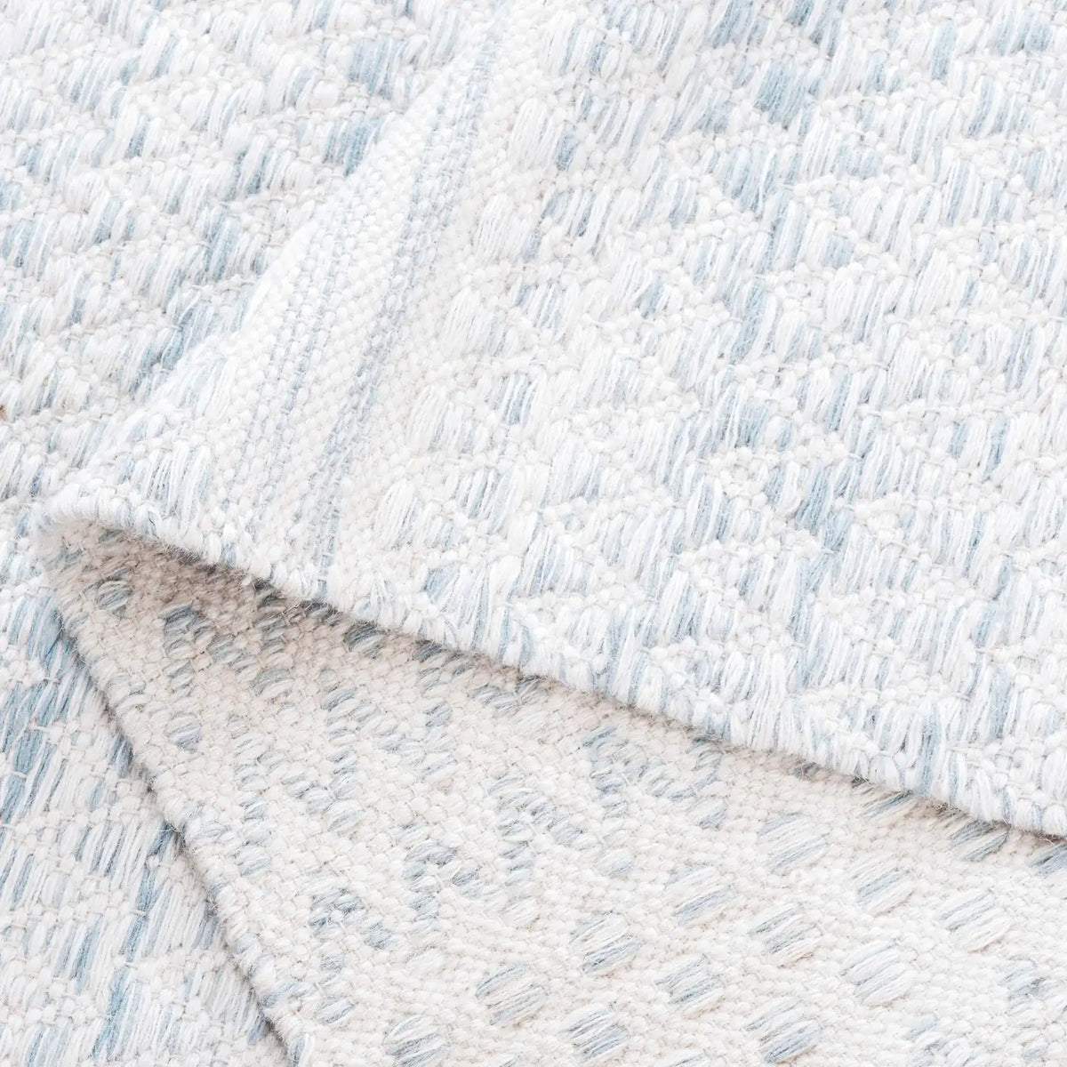 Safavieh Kilim 4'-0" x 6'-0" Rug in Ivory / Light Blue