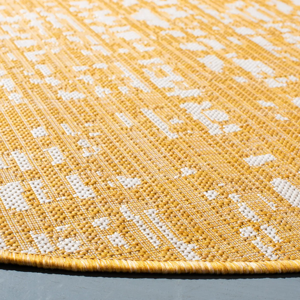 Safavieh Courtyard 6'-7" x 6'-7" Rug in Gold / Ivory