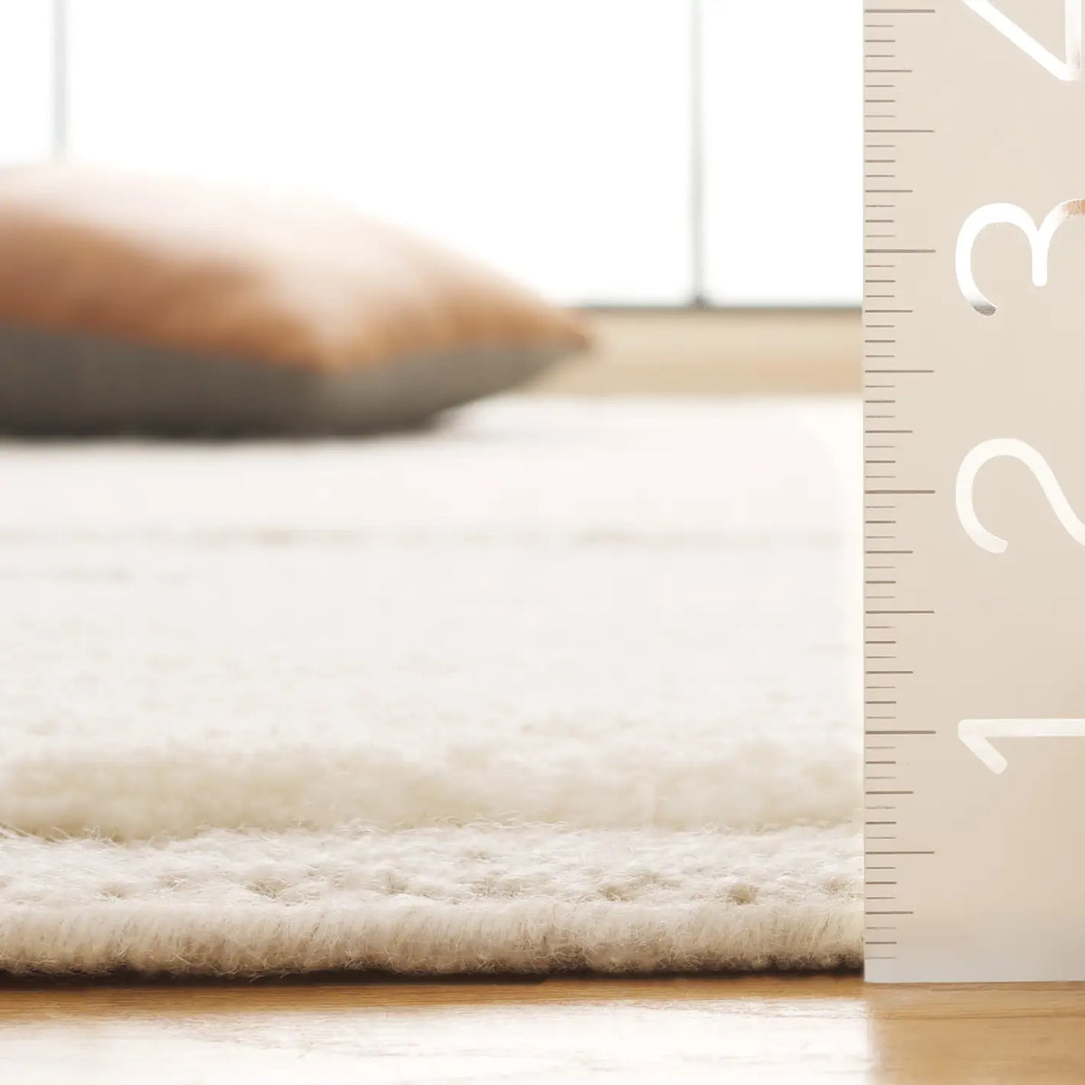 Safavieh Vermont 4'-0" x 6'-0" Rug in Ivory
