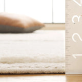 Safavieh Vermont 4'-0" x 6'-0" Rug in Ivory