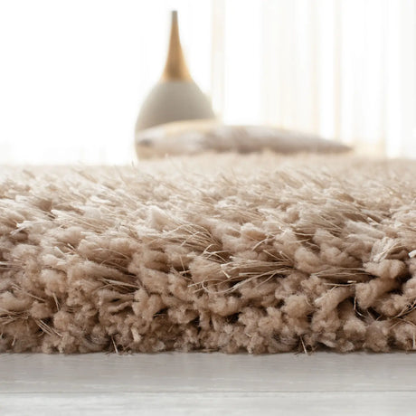 Safavieh Supreme Shag 4'-0" x 6'-0" Rug in Beige