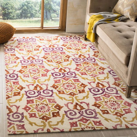 Safavieh Suzani 5'-0" x 8'-0" Rug in Ivory / Rust