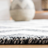 Safavieh Metro 4'-0" x 6'-0" Rug in Ivory / Black