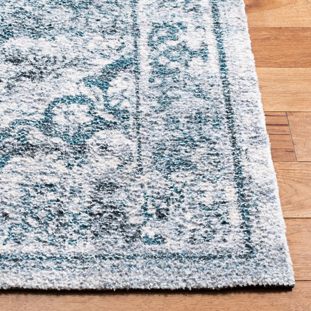 Safavieh Classic Vintage 4'-0" x 6'-0" Rug in Aqua / Blue