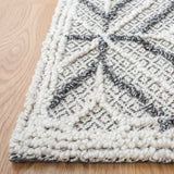 Safavieh Trace 4'-0" x 6'-0" Rug in Grey / Black