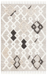Safavieh Casablanca 4'-0" x 6'-0" Rug in Beige