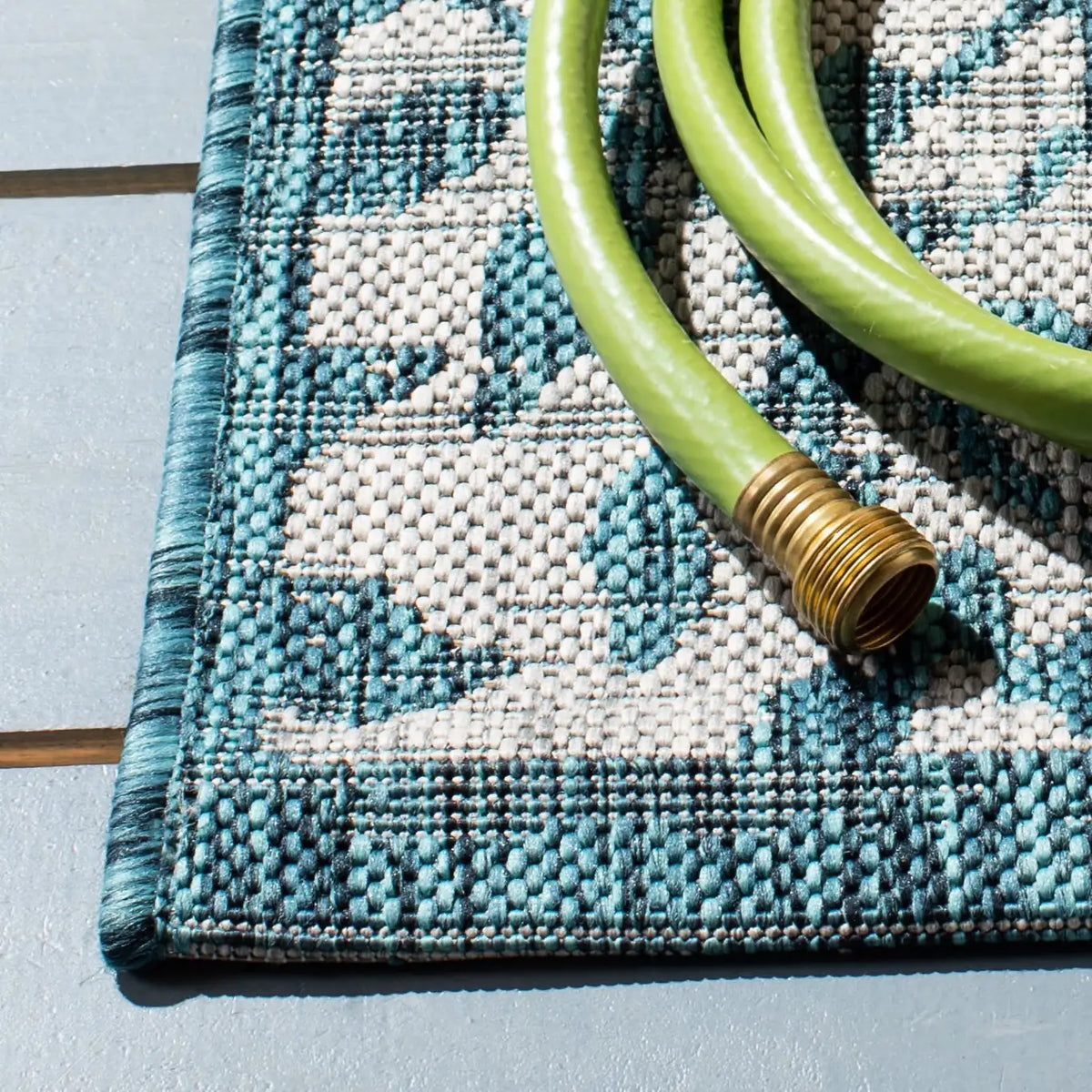 Safavieh Courtyard 4'-5" x 6'-5" Rug in Grey / Blue