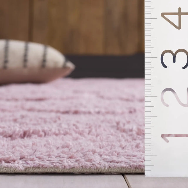 Safavieh Easy Care 4'-0" x 6'-0" Rug in Rose