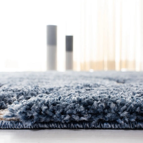 Safavieh Florida Shag 5'-3" x 7'-6" Rug in Light Blue / Cream