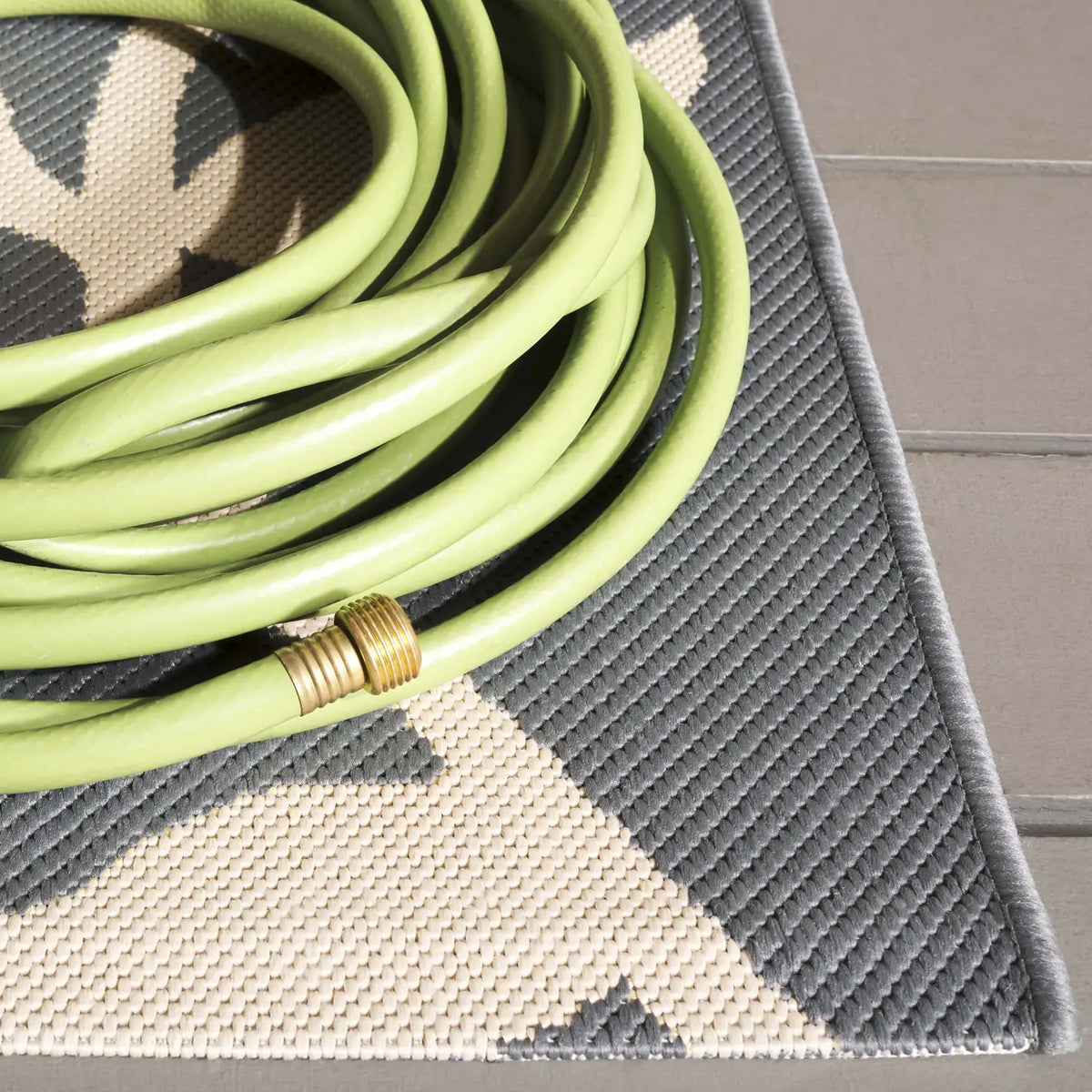 Safavieh Courtyard 5'-3" x 7'-7" Rug in Anthracite / Beige