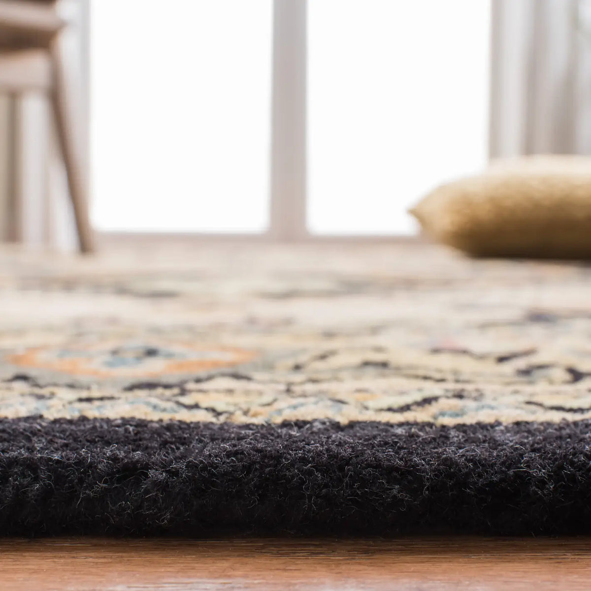 Safavieh Heritage 4'-0" x 6'-0" Rug in Black / Gold