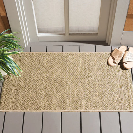 Safavieh Courtyard 2'-0" x 3'-7" Rug in Beige / Green