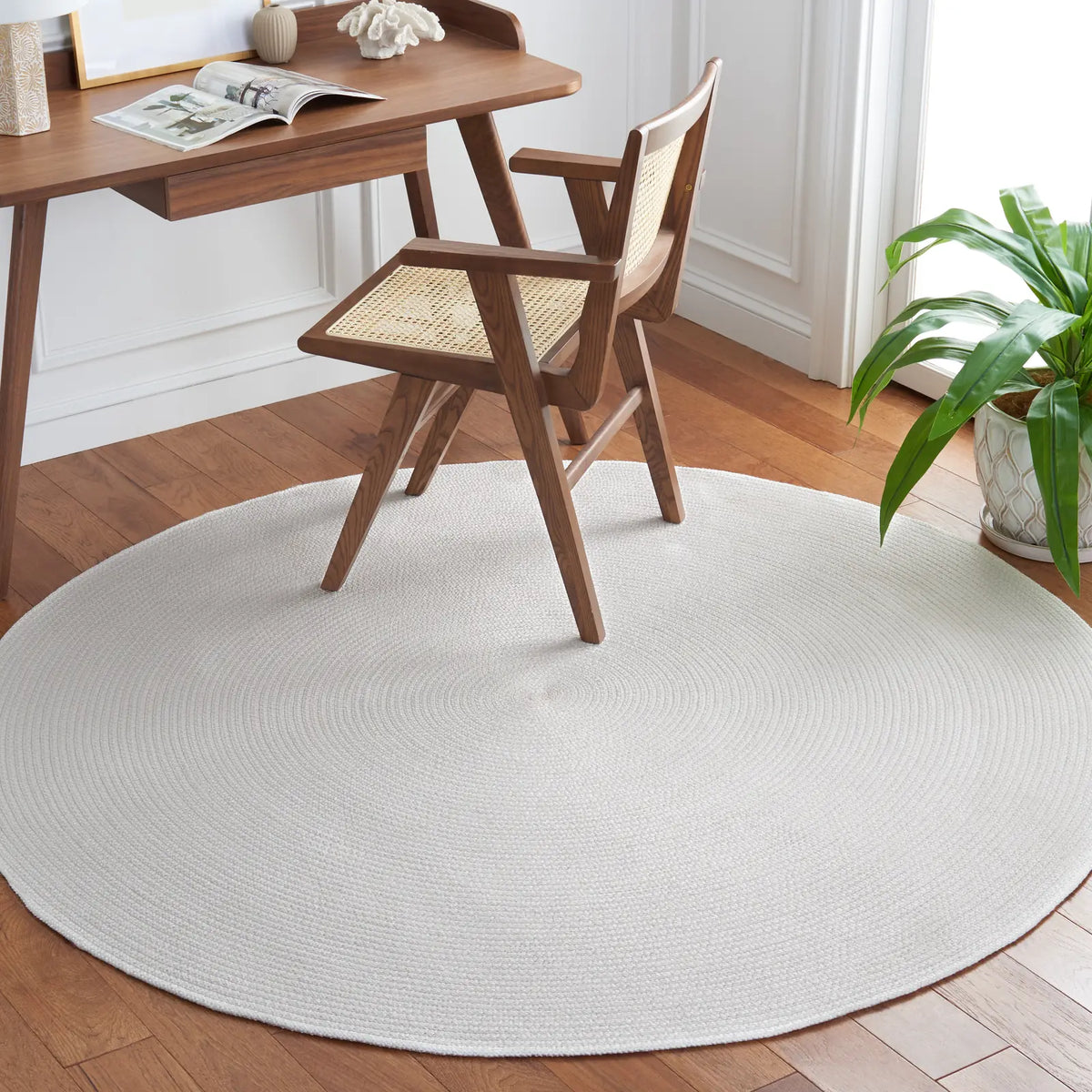 Safavieh Braided 5'-0" x 5'-0" Rug in White