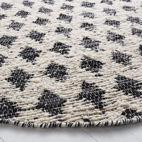 Safavieh Natura 6'-0" x 6'-0" Rug in Beige / Black