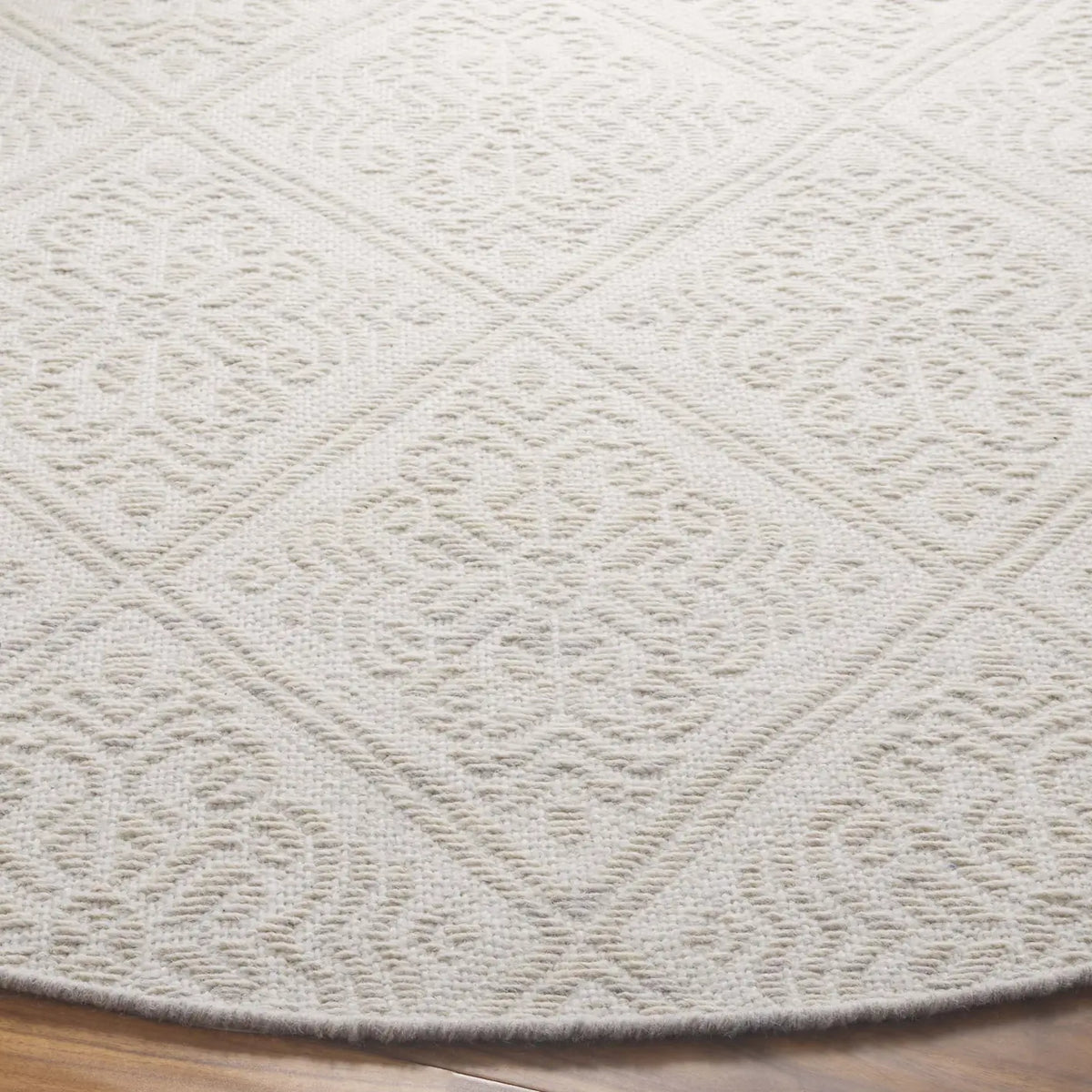 Safavieh Kilim 6'-0" x 6'-0" Rug in Light Grey / Ivory