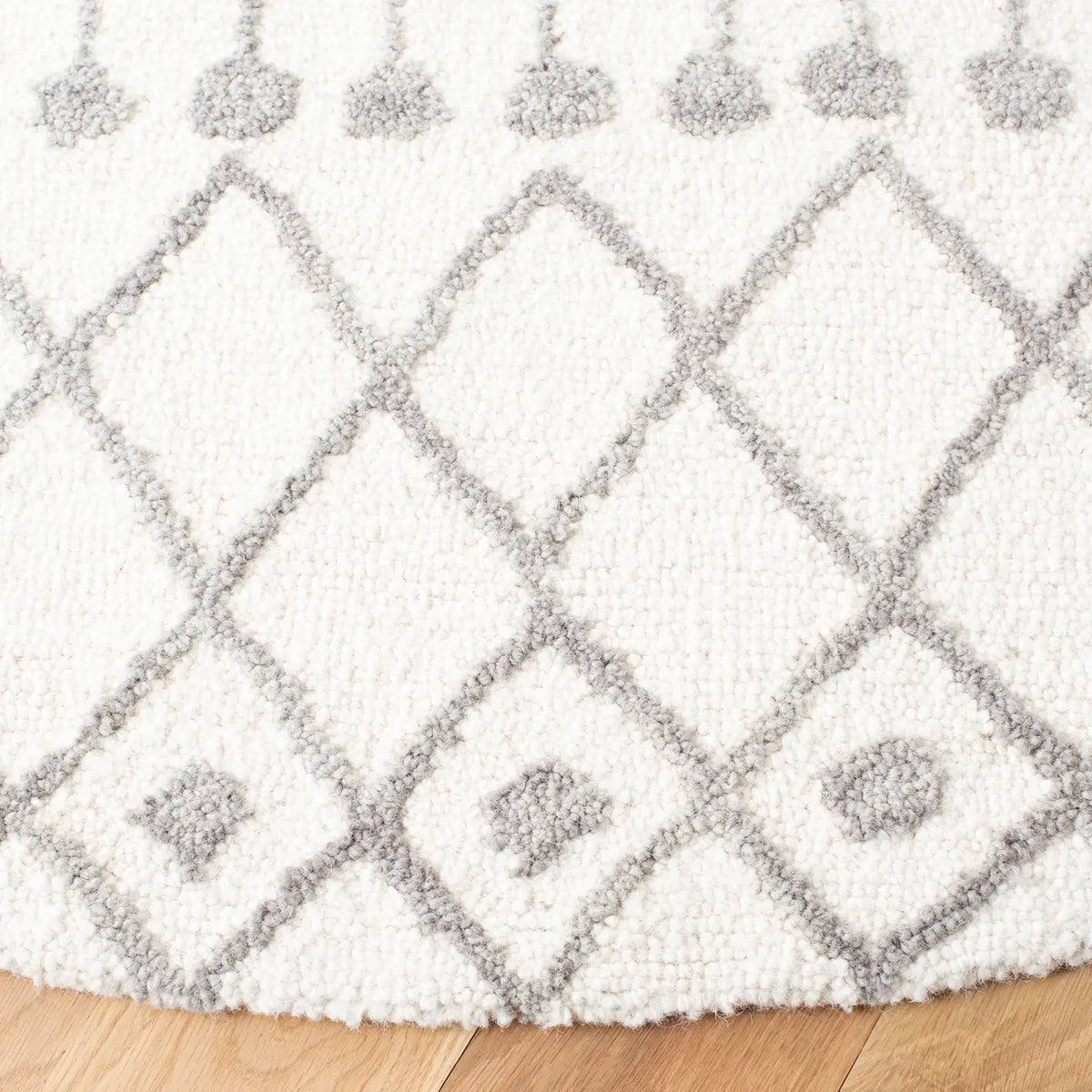 Safavieh Blossom 6'-0" x 6'-0" Rug in Ivory / Grey