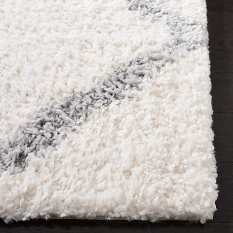 Safavieh Parma Shag 4'-0" x 6'-0" Rug in Cream / Grey