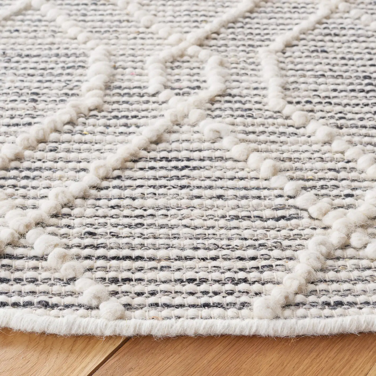 Safavieh Natura 6'-0" x 6'-0" Rug in Ivory / Black