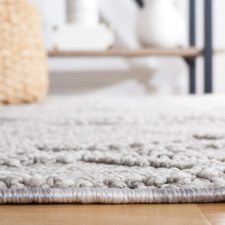 Safavieh Lotus 4'-0" x 6'-0" Rug in Light Grey / Grey