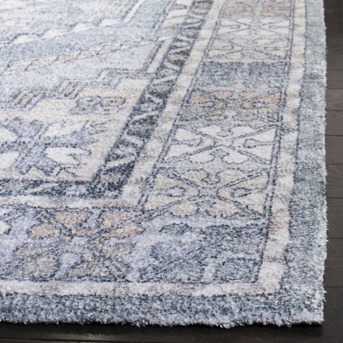 Safavieh Saffron 4'-0" x 6'-0" Rug in Grey / Ivory