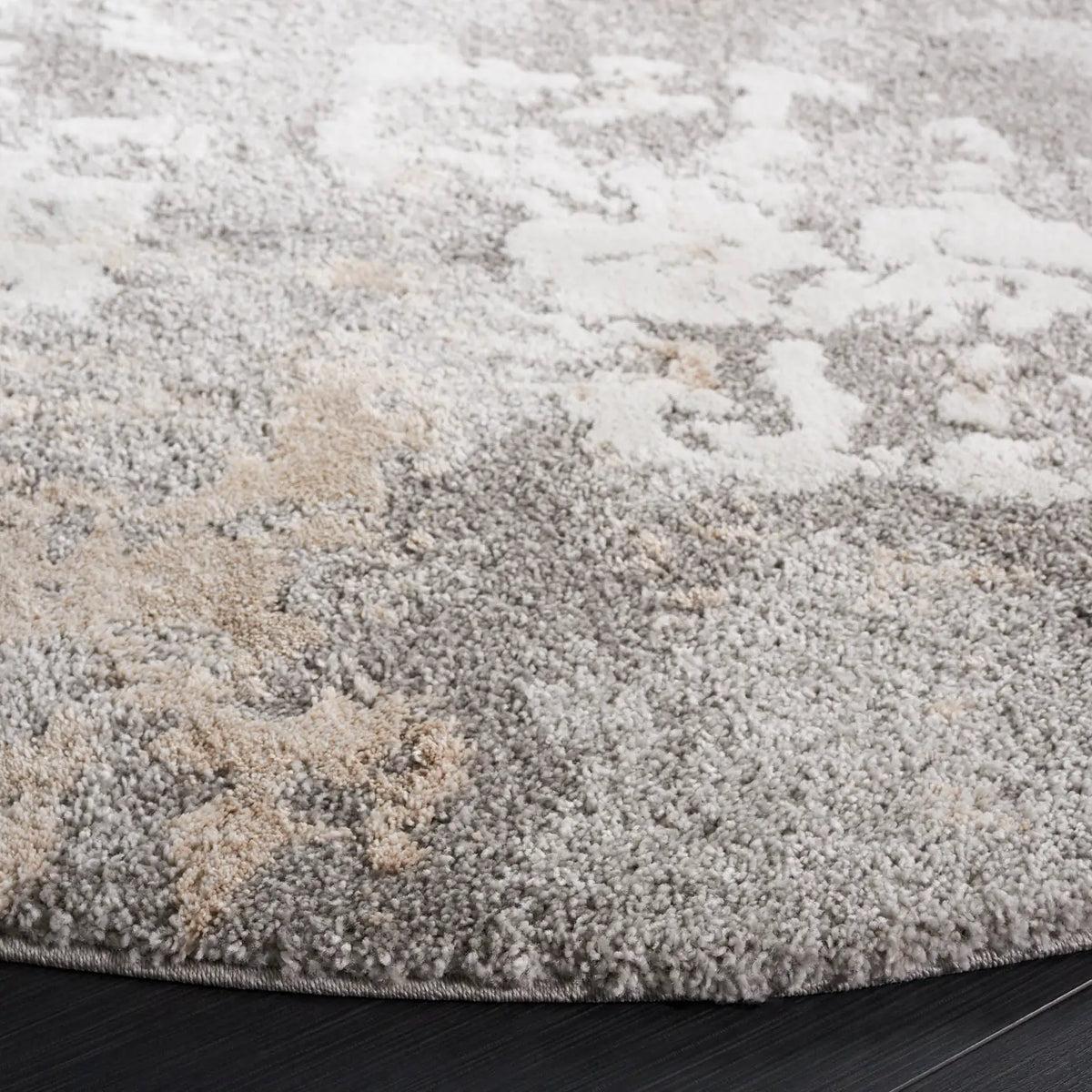 Safavieh Century 300 6'-7" x 6'-7" Rug in Beige / Grey