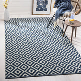 Safavieh Montauk 5'-0" x 8'-0" Rug in Navy / Ivory