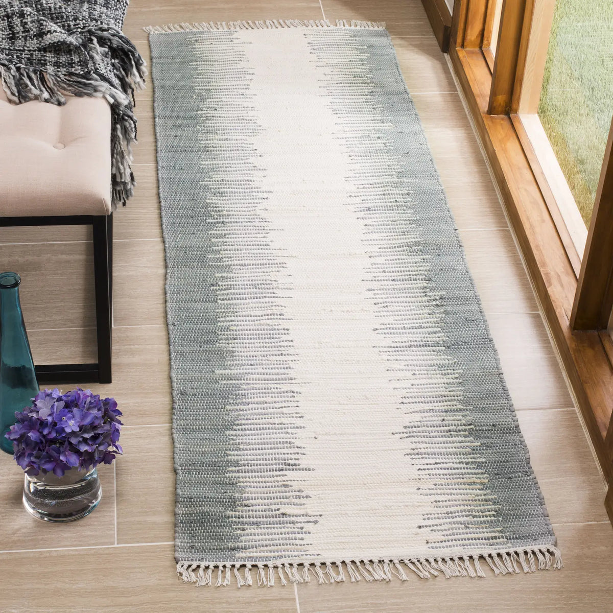 Safavieh Montauk 2'-3" x 11'-7" Rug in Grey