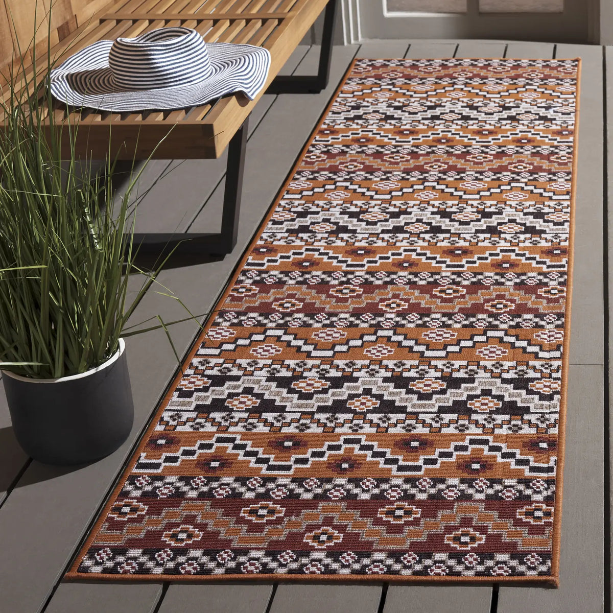 Safavieh Veranda 2'-3" x 8'-0" Rug in Rust / Red