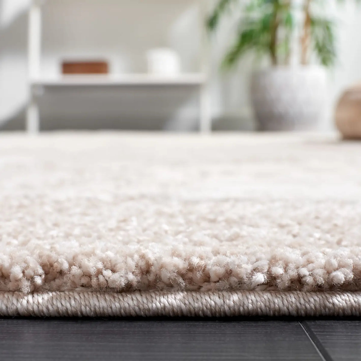 Safavieh Century 300 4'-5" x 6'-5" Rug in Beige