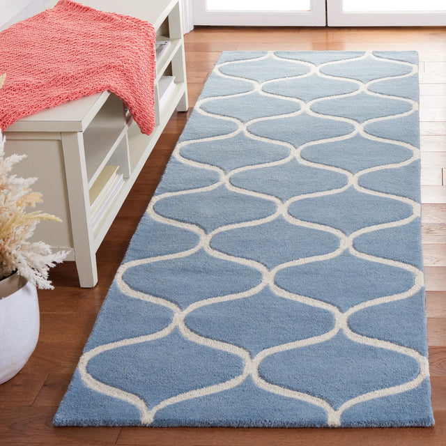 Safavieh Cambridge 2'-6" x 8'-0" Rug in Light Blue / Ivory