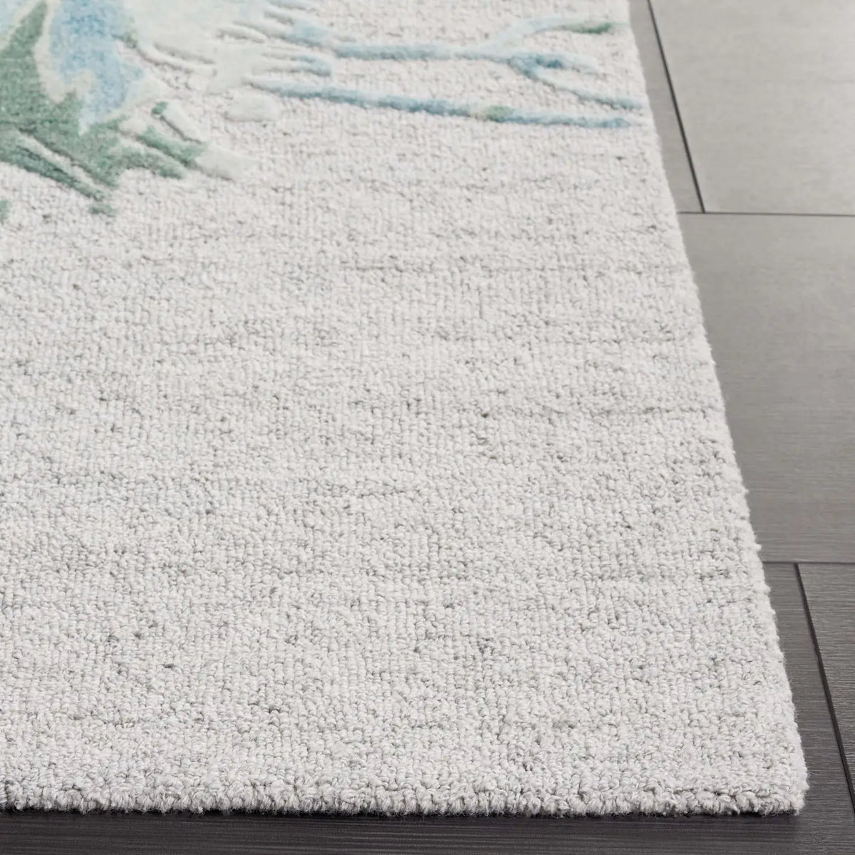 Safavieh Fifth Avenue 4'-0" x 6'-0" Rug in Grey / Light Blue