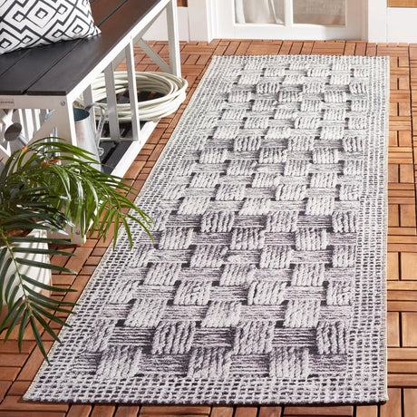 Safavieh Barbados 500 2'-8" x 8'-0" Rug in Black / Ivory