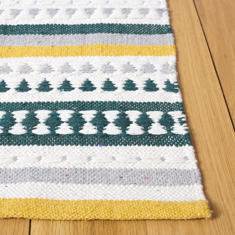 Safavieh Montauk 4'-0" x 6'-0" Rug in Yellow / Ivory