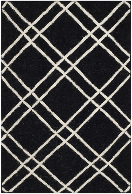 Safavieh Dhurries 2'-6" x 4'-0" Rug in Black / Ivory