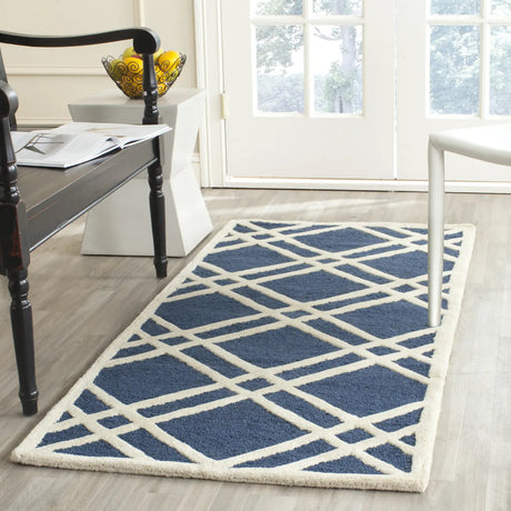 Safavieh Cambridge 2'-6" x 6'-0" Rug in Navy Blue / Ivory