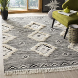 Safavieh Kenya 4'-0" x 6'-0" Rug in Black / Ivory