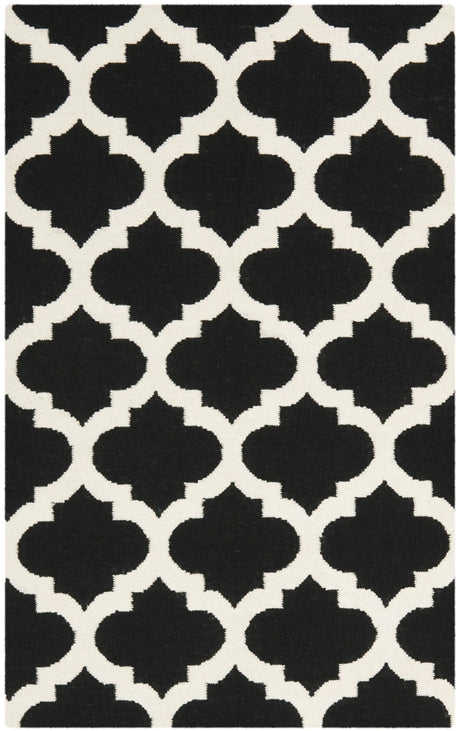 Safavieh Dhurries 3'-0" x 5'-0" Rug in Black / Ivory