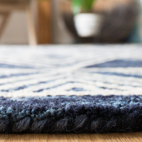 Safavieh Micro-Loop 5'-0" x 8'-0" Rug in Navy / Ivory