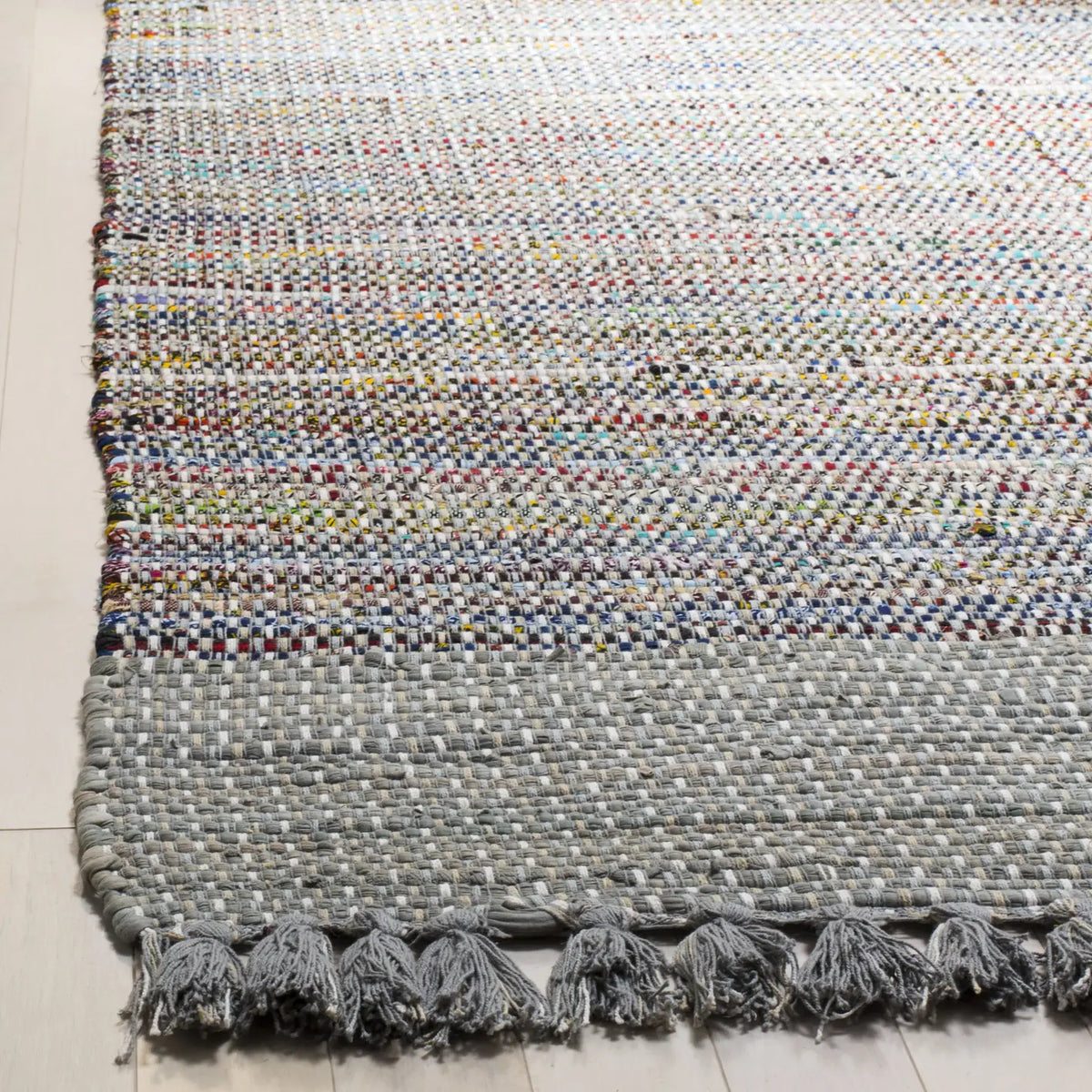 Safavieh Montauk 5'-0" x 8'-0" Rug in Grey / Multi