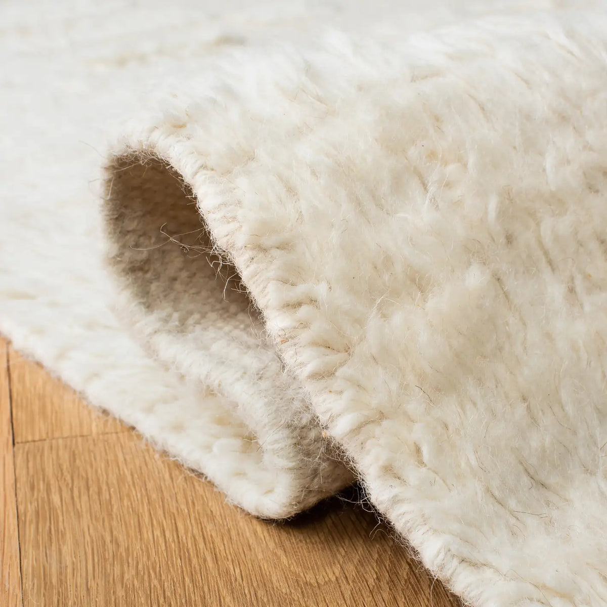 Safavieh Casablanca 5'-0" x 8'-0" Rug in Ivory