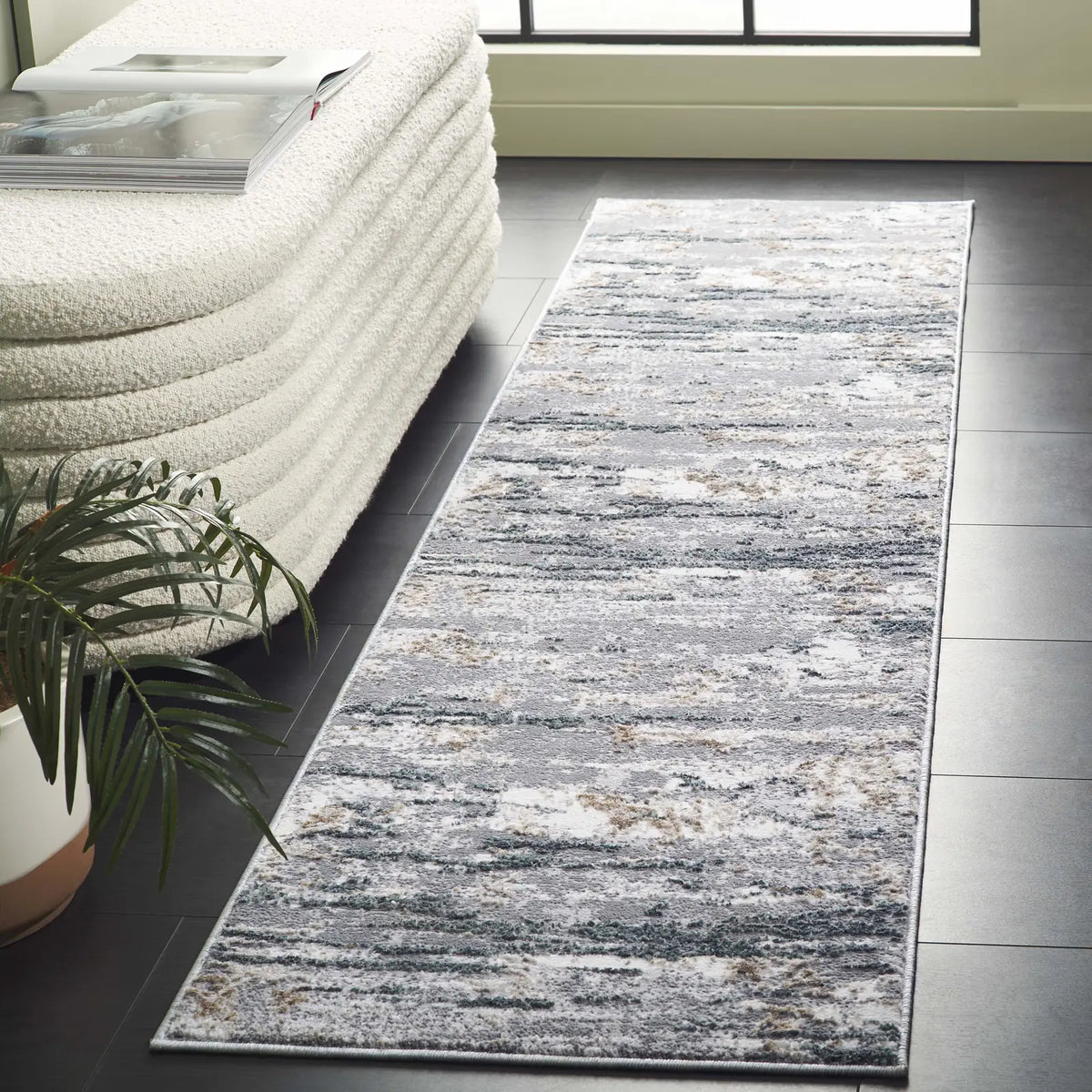 Safavieh Alenia 100 2'-0" x 8'-0" Rug in Grey / Beige