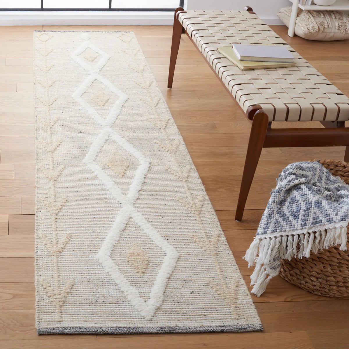 Safavieh Vermont 2'-3" x 9'-0" Rug in Gold / Ivory