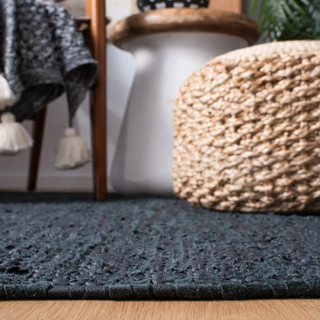 Safavieh Vintage Leather 4'-0" x 6'-0" Rug in Black