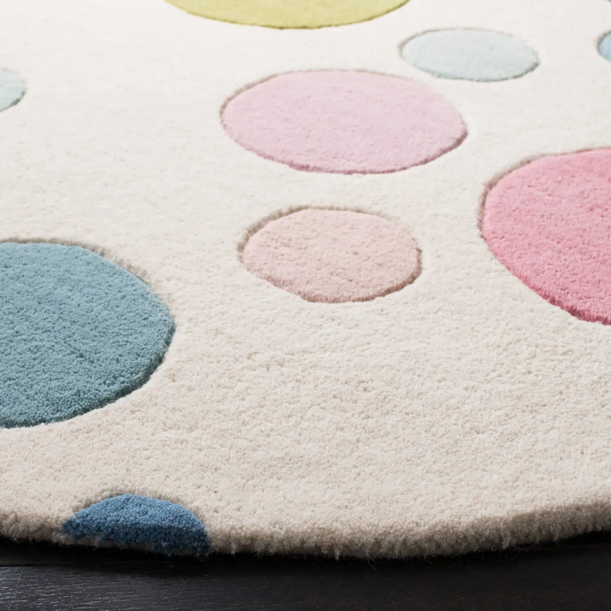 Safavieh Soho 6'-0" x 6'-0" Rug in Ivory / Multi