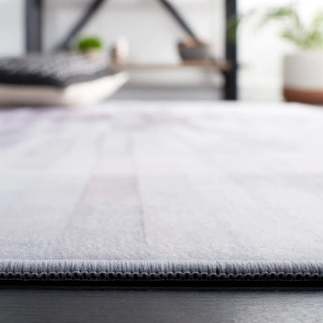 Safavieh Faux Hide 4'-0" x 6'-0" Rug in Ivory / Light Grey