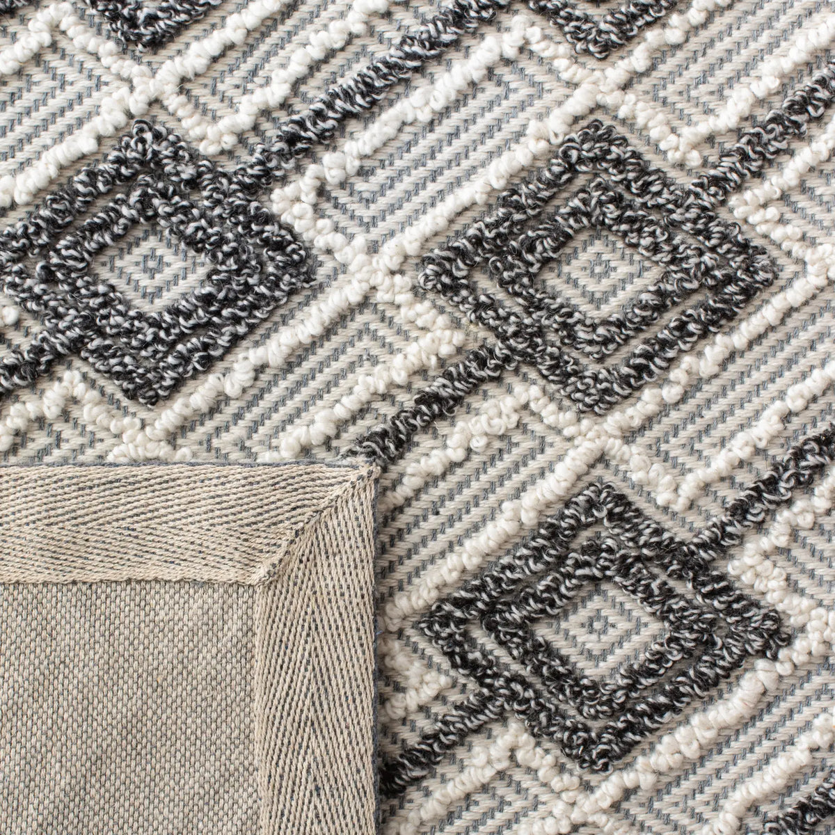 Safavieh Trace 4'-0" x 6'-0" Rug in Grey / Beige