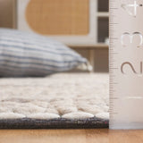 Safavieh Marbella 4'-0" x 6'-0" Rug in Silver / Ivory