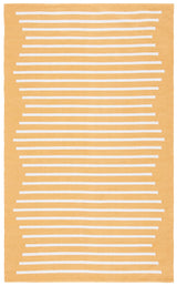 Safavieh Montauk 4'-0" x 6'-0" Rug in Gold / Ivory